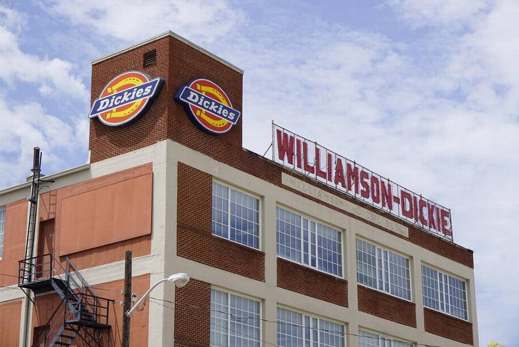 La storia di Dickies, il marchio da lavoro americano.